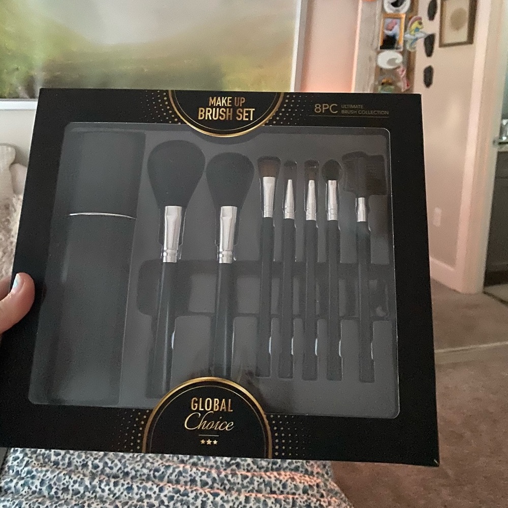 Makeup brushes